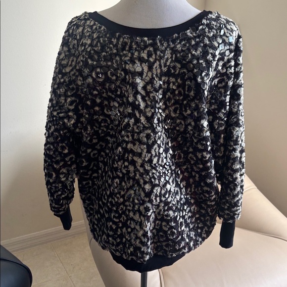 Print Sweater - Picture 3 of 9